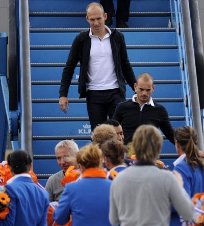 Nỗi buồn của ĐT Hà Lan khi trở về nước - 3 Nỗi buồn của ĐT Hà Lan khi trở về nước - 3