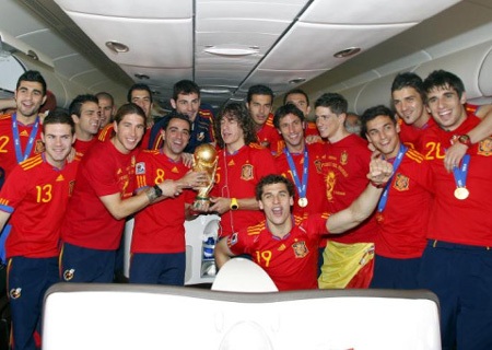 Biển người chào đón Tây Ban Nha ngày trở về - 2 Biển người chào đón Tây Ban Nha ngày trở về - 2