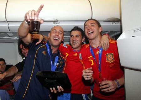 Biển người chào đón Tây Ban Nha ngày trở về - 3 Biển người chào đón Tây Ban Nha ngày trở về - 3