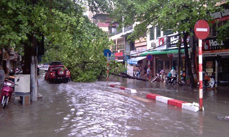 Hà Nội lại... chìm trong biển nước - 10 Hà Nội lại... chìm trong biển nước - 10