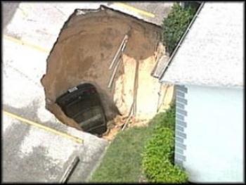 Ác mộng “hố địa ngục” xuất hiện tại Mỹ  - 1