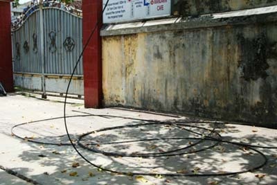 TP Huế: Dây cáp “giăng trận” trên đường phố  - 4