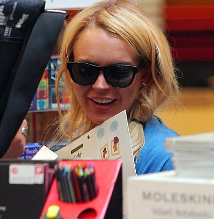 Chuẩn bị vào tù, Lindsay Lohan tìm tới… sách - 3 Chuẩn bị vào tù, Lindsay Lohan tìm tới… sách - 3