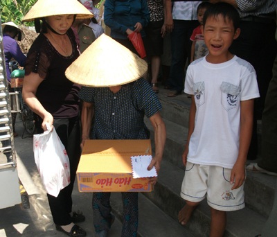 50 suất quà đến với cựu TNXP Làng Lòi - 5