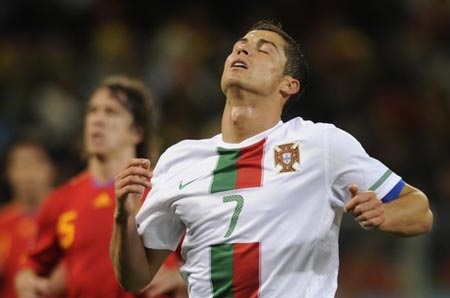 Đội hình 11 tuyển thủ chơi tồi nhất World Cup 2010 - 3