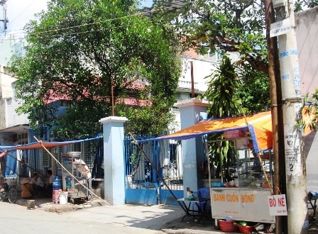 Một nhân viên thuế treo cổ tự vẫn - 1