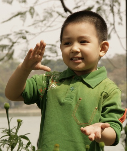 Hơn 300 suất học bổng “Tương lai vàng” cho học viên - 1