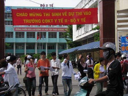 Đà Nẵng: Tỷ lệ thí sinh dự thi CĐ cao hơn hẳn mọi năm - 1 Đà Nẵng: Tỷ lệ thí sinh dự thi CĐ cao hơn hẳn mọi năm - 1