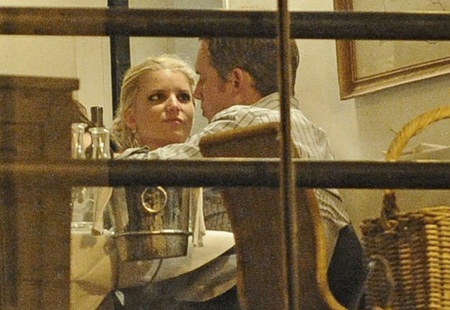 Jessica Simpson và bồ mới quấn quít không rời - 8