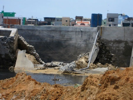 Nhà máy xử lý nước thải đổ sập sau... 2 ngày vận hành - 1 Nhà máy xử lý nước thải đổ sập sau... 2 ngày vận hành - 1