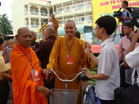 Hơn 500 triệu chăm lo cho người nghèo - 1 Hơn 500 triệu chăm lo cho người nghèo - 1
