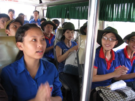 Bạn trẻ náo nức ra quân chiến dịch Mùa hè xanh 2010 - 3 Bạn trẻ náo nức ra quân chiến dịch Mùa hè xanh 2010 - 3