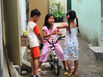 Mùa hè con vào thăm bố mẹ  - 1