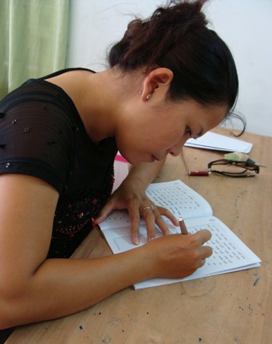 Thầy giáo trẻ mê dạy viết chữ - 2 Thầy giáo trẻ mê dạy viết chữ - 2