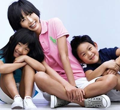 Cư dân mạng xúc động vì con gái Choi Ji Shil  - 1