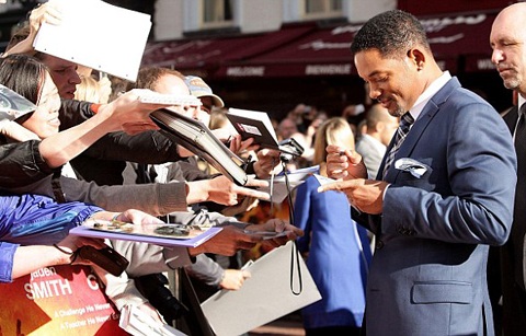 Thành Long quảng cáo phim hot tại Anh - 9 Thành Long quảng cáo phim hot tại Anh - 9