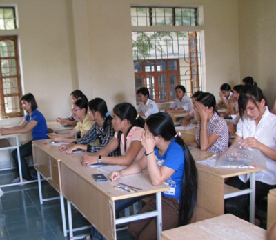 Nghệ An: 2 thí sinh bị đình chỉ thi do mang ĐT vào phòng thi - 1