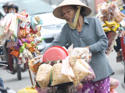 Phụ nữ vẫn chịu thiệt thòi - 1