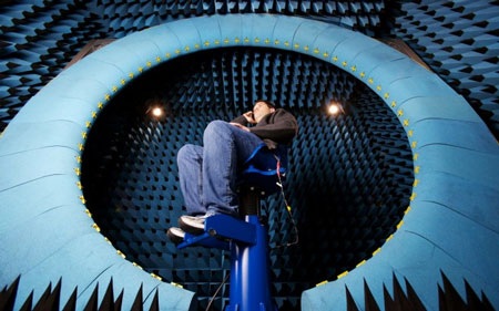 “Hé lộ” về phòng thí nghiệm ăng-ten cho iPhone - 2 “Hé lộ” về phòng thí nghiệm ăng-ten cho iPhone - 2