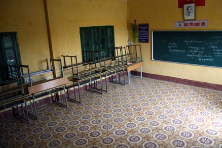 Gian nan vận động người dân đi tránh bão - 2 Gian nan vận động người dân đi tránh bão - 2