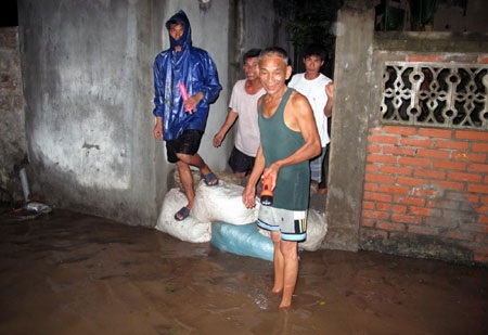 Vùng bão trải rộng, nhiều người bị mất tích - 2 Vùng bão trải rộng, nhiều người bị mất tích - 2