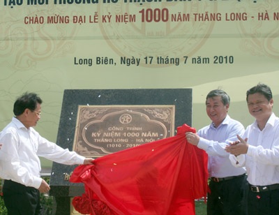 Gắn biển kỷ niệm 1.000 năm cho công trình cải tạo hồ Thạch Bàn - 1 Gắn biển kỷ niệm 1.000 năm cho công trình cải tạo hồ Thạch Bàn - 1