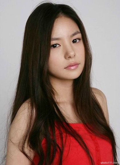 Min Hyo Rin khoe đường cong “bốc lửa” - 11