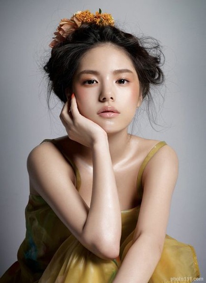 Min Hyo Rin khoe đường cong “bốc lửa” - 17