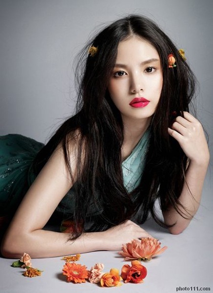 Min Hyo Rin khoe đường cong “bốc lửa” - 18