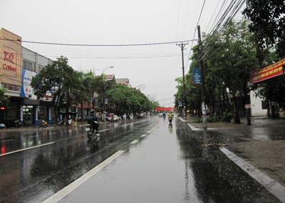 Vùng bão trải rộng, nhiều người bị mất tích - 11