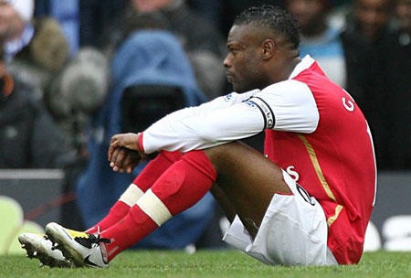 Wenger muốn “tống cổ” Gallas và Silvestre - 1 Wenger muốn “tống cổ” Gallas và Silvestre - 1