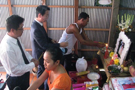 Nghẹn ngào ngày trở về của cô dâu Việt xấu số  - 4