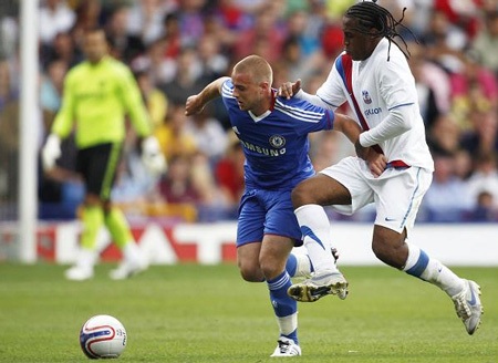 Essien tái xuất hoàn hảo trong màu áo Chelsea - 2 Essien tái xuất hoàn hảo trong màu áo Chelsea - 2