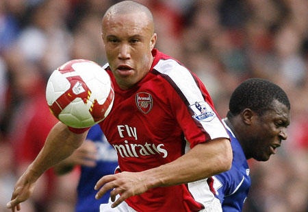 Wenger muốn “tống cổ” Gallas và Silvestre - 2 Wenger muốn “tống cổ” Gallas và Silvestre - 2