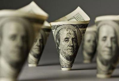 “Mặt mạnh” của đồng USD yếu - 1 “Mặt mạnh” của đồng USD yếu - 1