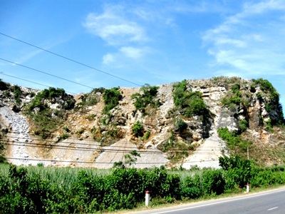 Núi đá “tật nguyền” - 3