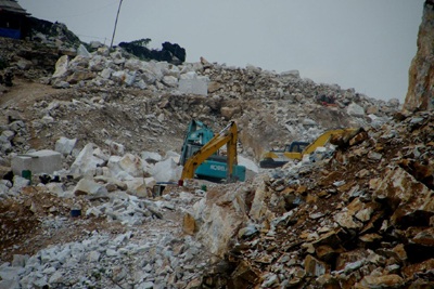 Núi đá “tật nguyền” - 7