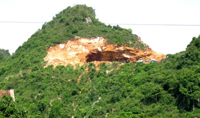 Núi đá “tật nguyền” - 6