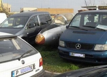 Cảnh “lạ” ở bãi đậu xe - 3