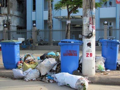 Kinh hoàng trước sự “tấn công” bất ngờ của rác - 2