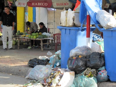 Kinh hoàng trước sự “tấn công” bất ngờ của rác - 10