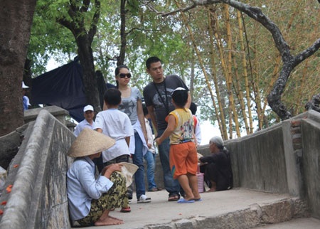 Ăn xin “bủa vây” chùa Long Sơn - 4