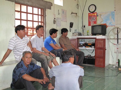 Thẫn thờ ngóng tin 16 ngư dân mất tích - 1 Thẫn thờ ngóng tin 16 ngư dân mất tích - 1