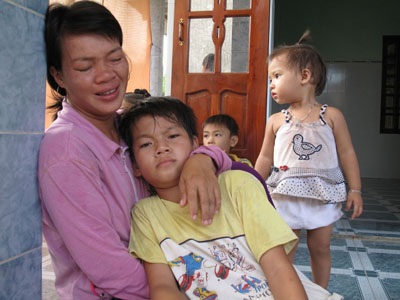 Thẫn thờ ngóng tin 16 ngư dân mất tích - 2 Thẫn thờ ngóng tin 16 ngư dân mất tích - 2