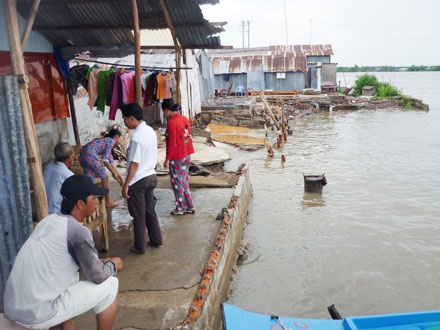 Nửa tháng 3 lần đất lở - 2 Nửa tháng 3 lần đất lở - 2