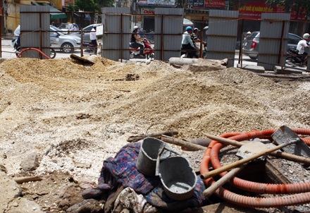 Hà Nội ngổn ngang và bụi bặm - 7