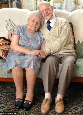 Chân dung cặp vợ chồng chung thuỷ nhất trên thế giới - 1 Chân dung cặp vợ chồng chung thuỷ nhất trên thế giới - 1