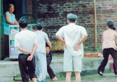 Giải quyết mâu thuẫn bằng dao và nước sôi - 3 Giải quyết mâu thuẫn bằng dao và nước sôi - 3