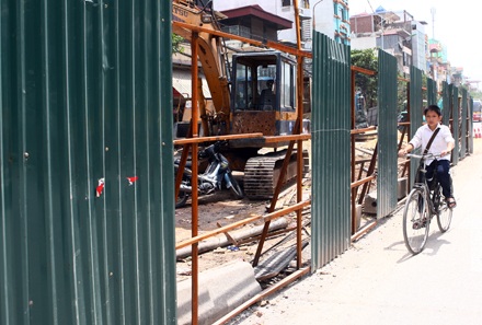 Hà Nội ngổn ngang và bụi bặm - 9