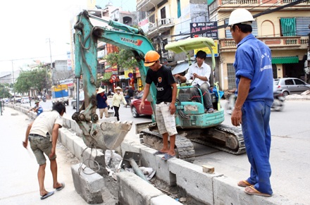 Hà Nội ngổn ngang và bụi bặm - 4